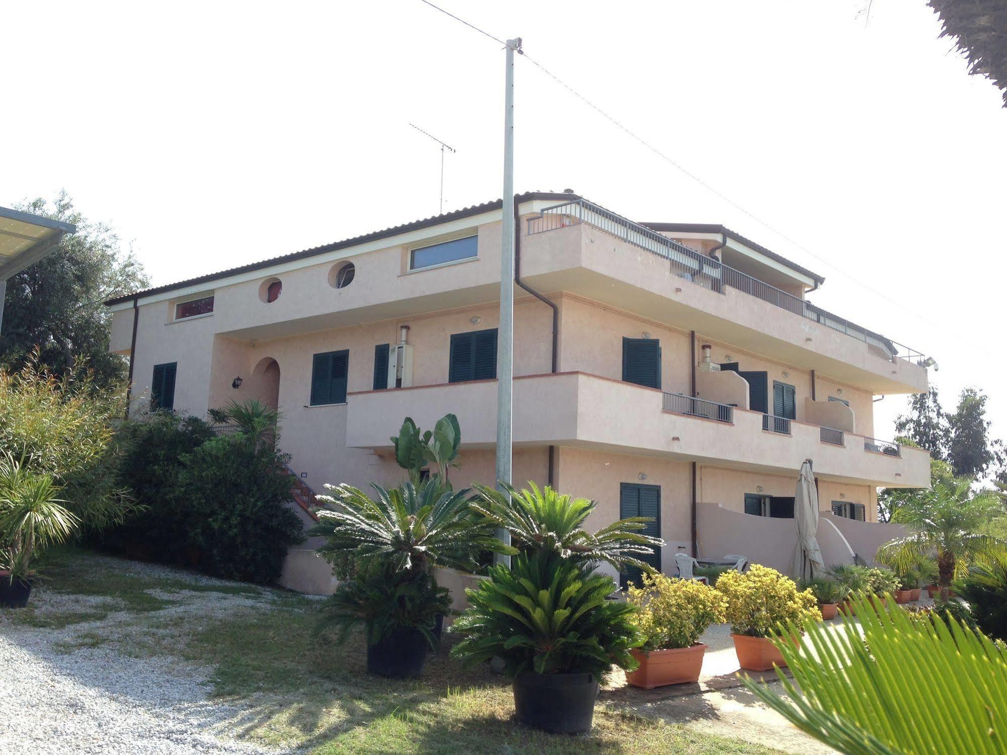 Residence Floritalia - Ricarica Auto Elettriche Santa Domenica  Eksteriør bilde